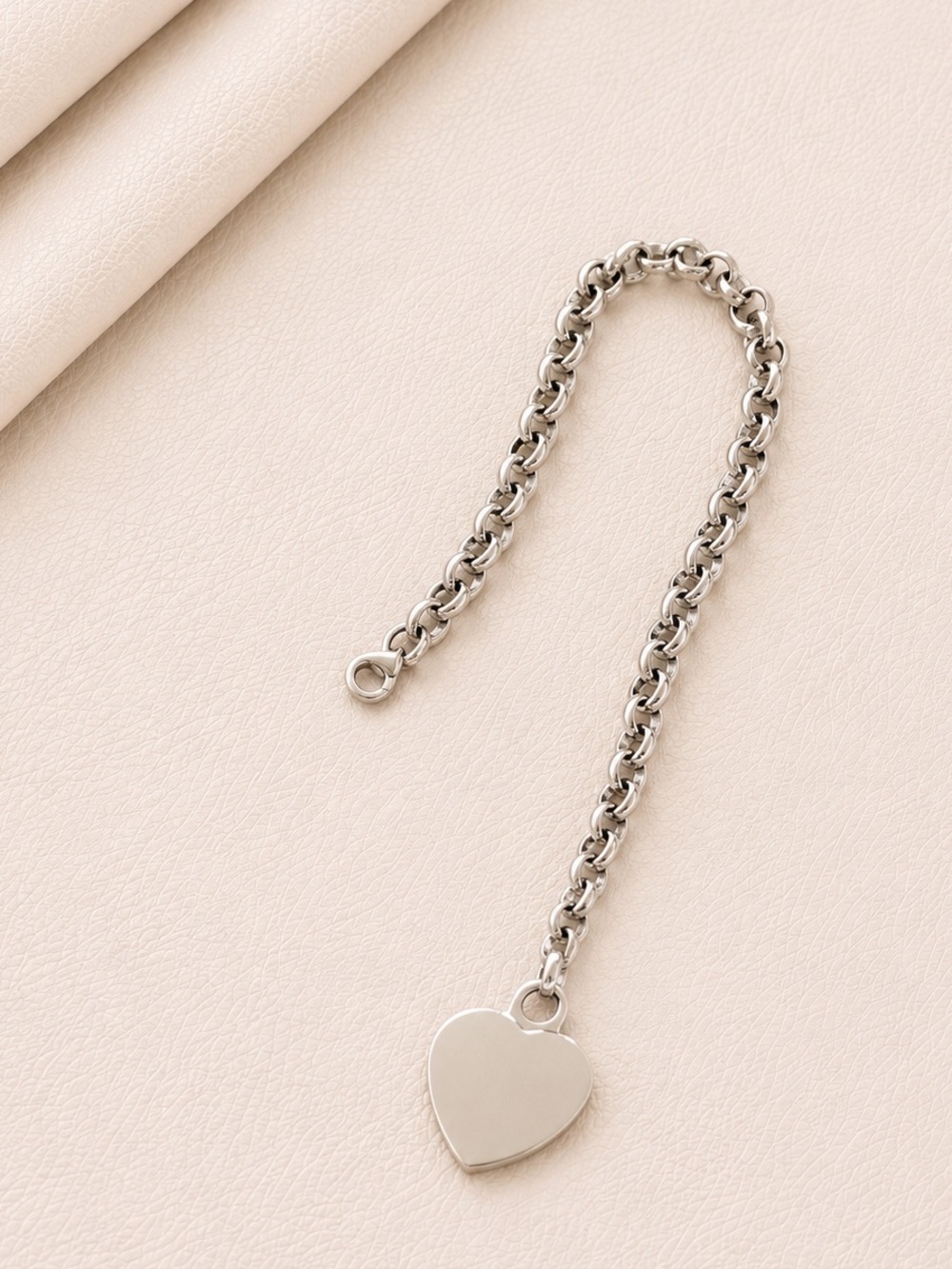 Heart pendant bracelet